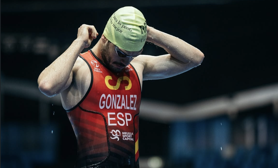 David González Borges trabajando con deportistas en el CGTD